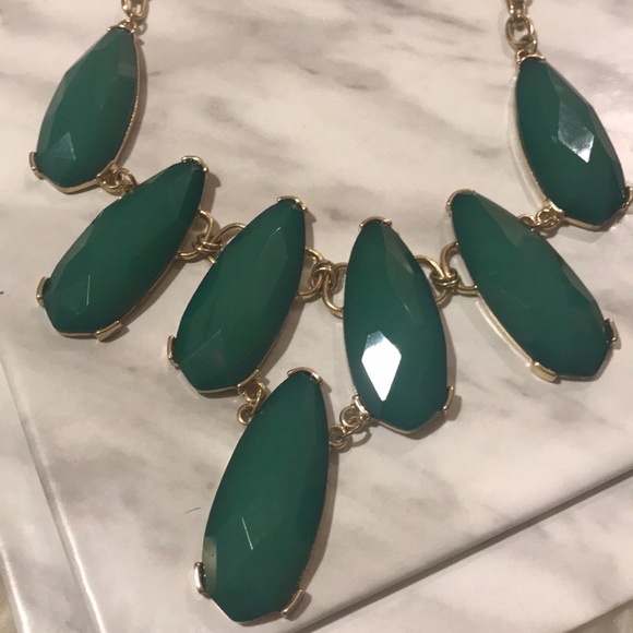 NWOT Green and Gold Statement Necklace - Picture 2 of 3